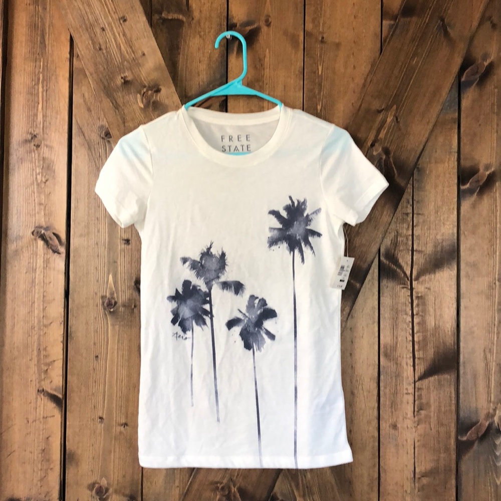 Aeropostale patterned crude neck women’s top.